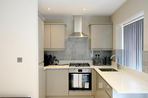 NEW - Stylish 2 bed, Farnham Common - Housity