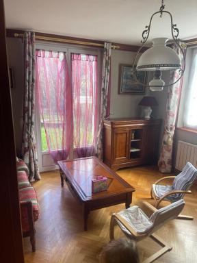 Jolie maison spacieuse dans petit village calme - Housity