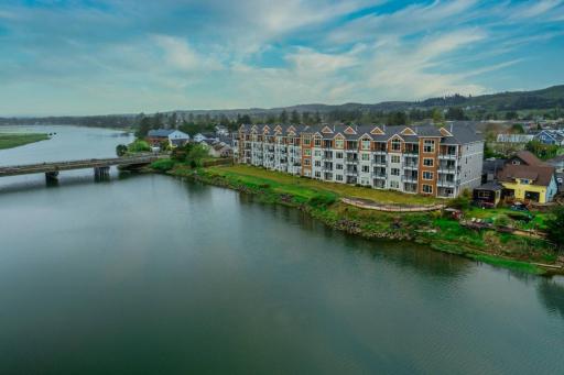 Bridgeport Condo #210 - Housity