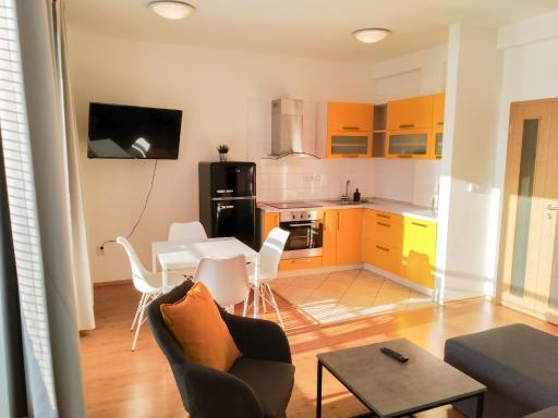 Yellow Apartment - Housity