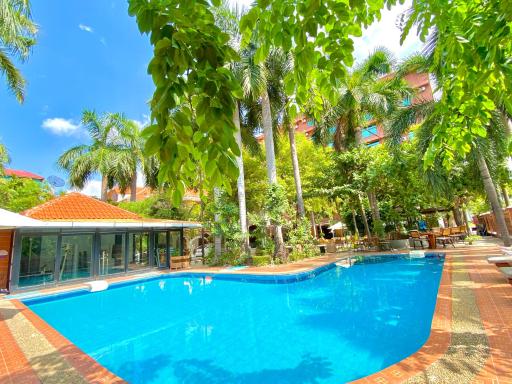 E-outfitting Golden Country Hotel - Housity