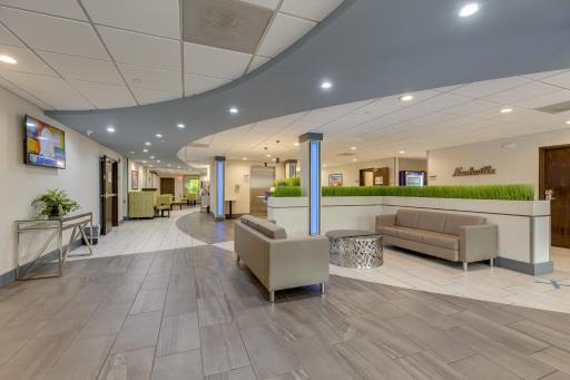 Alexis Inn and Suites Hotel - Housity