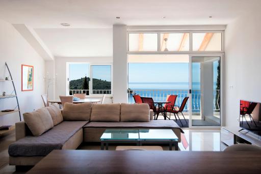 ZENITH APARTMENT by DuHomes - Housity