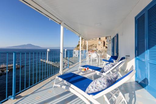 Profumo di mare - Sea Front Terrace Apartment Marina Grande, Sorrento - Hizvo