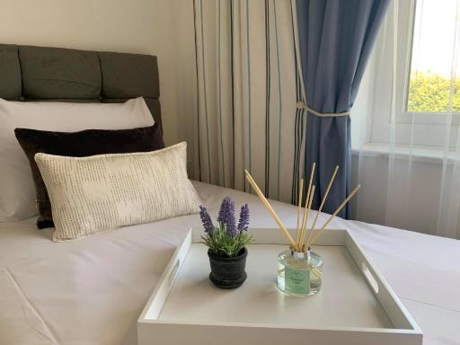2 Large Double Bedrooms Serviced Apartement, Cheshunt - Hertfordshire Ideal for Families Corporate businesses, workforces and employee teams - Housity