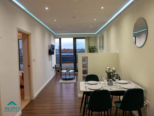 Luxurious 2 Bed City Centre  with balcony - Housity