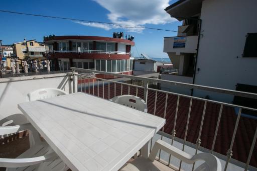 M116 - Marcelli, bilocale in centro e fronte mare - Housity