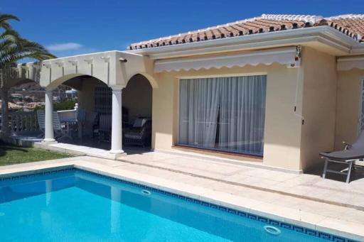 Traumhafte Villa mit Traumhafter Aussicht - Housity