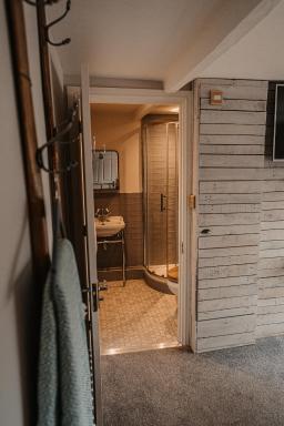 The Ship Inn - Housity