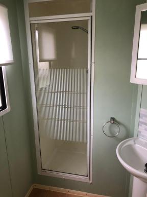 Norfolk Poppy Caravan - Sleeps 4 - WiFi and Sky TV Included - Housity