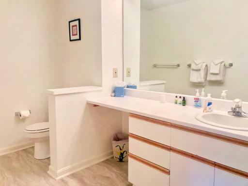 F3 Fairway Village Condo with great mountain views, 8 minute walk from Omni Mount Washington Hotel! - Housity