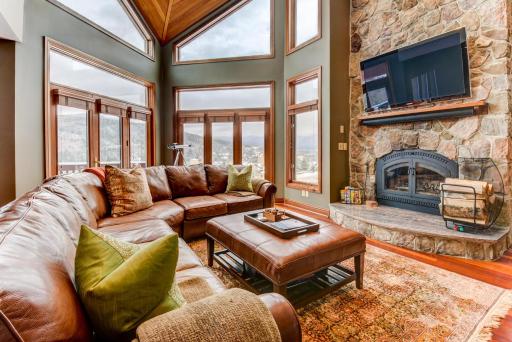 C2 Luxurious townhome stunning views AC stone fireplace beautiful kitchen STEPS TO SKI TRAIL - Housity