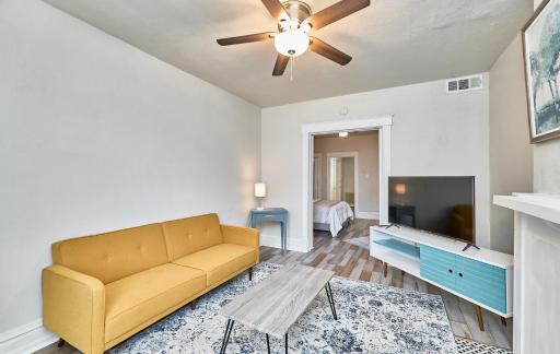 1 Bd Apt near forest park, Science Center & dining - Housity
