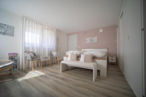 Studio Living... - Housity