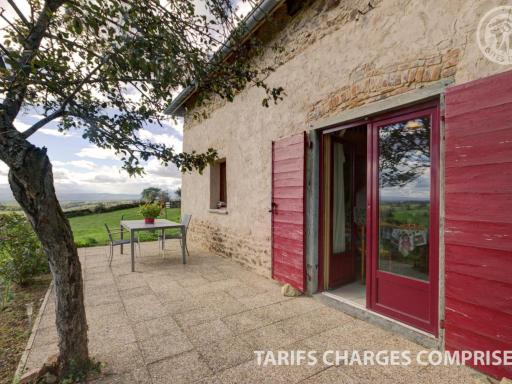 Charmant gîte avec vue sur les monts du Forez, terrain privatif, proche chateau et bourg pittoresque ! - FR-1-496-173 - Housity