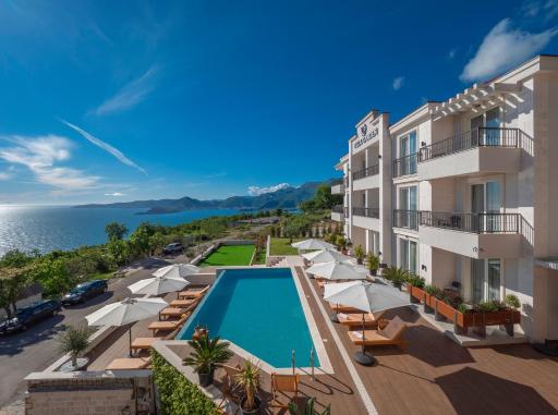 Villa Garden - Housity