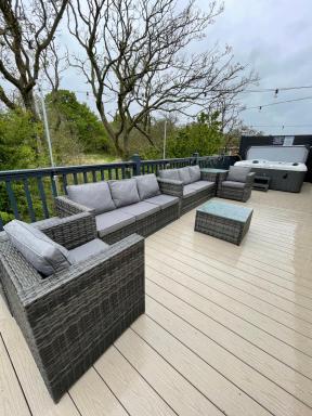 Boggy Creek - lodge with hot tub - Housity