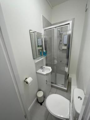 County serviced accommodation - Housity