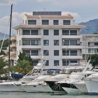 Luxe vakantieappartement aan de jachthaven van Altea met frontaal zeezicht - Housity