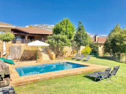 SagastiEnea Villa con Piscina y Tenis en la Rioja - Housity