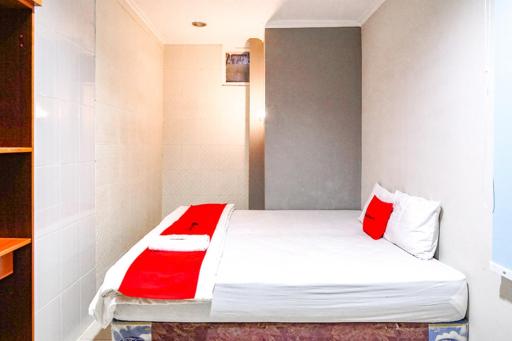 RedDoorz @ Citraland Surabaya - Housity