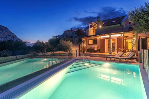 NORMABEL relaxing villa with heated pool and sauna - Housity