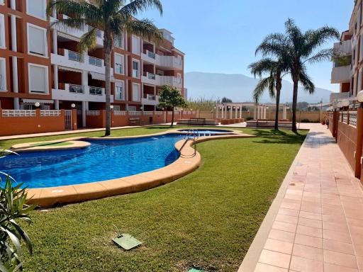 Apto. con gran terraza y acceso directo a piscina. - Housity