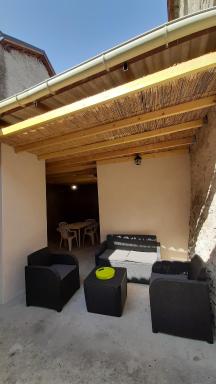 Petite maison de village située entre lacs, cascades et montagnes - Housity