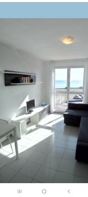 Un dormitorio frente playa El Medano - Housity