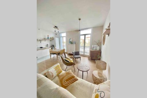 Sur le bord du quai - Housity