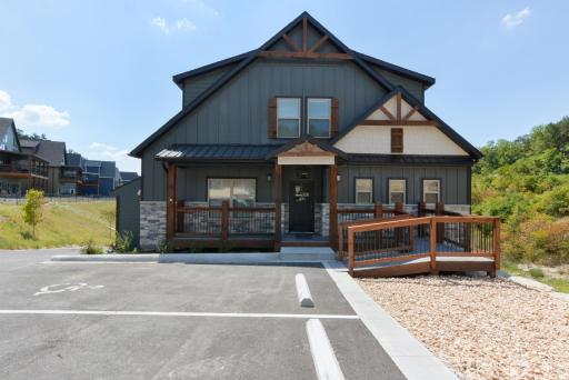 Journeys Remedy - Lake View - Closest To Indoor Pool - Sleeps 30 - Housity