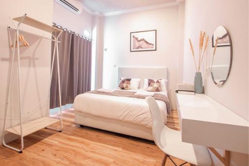 Krisan Guest House Syariah Mitra RedDoorz - Housity