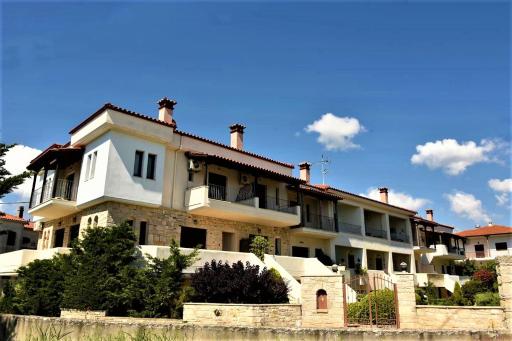 Artistic 2 Apartment - Housity