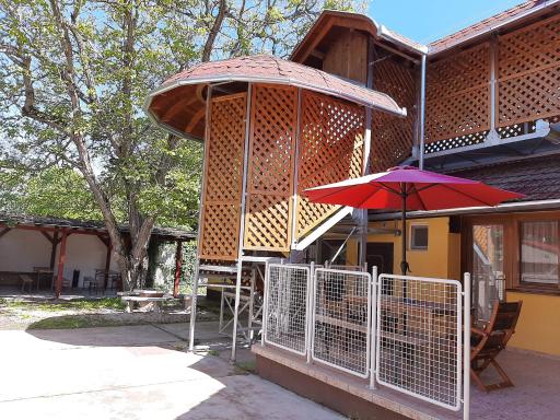 Gyopár Gyöngye Apartmanház - Housity