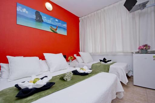 Barcelona City North Hostal - Housity