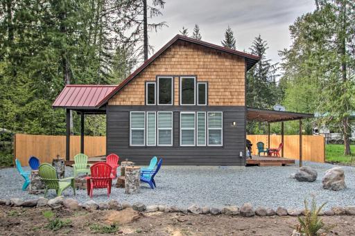 Cozy Cabin - 5 Miles to Mt Rainier National Park! - Housity