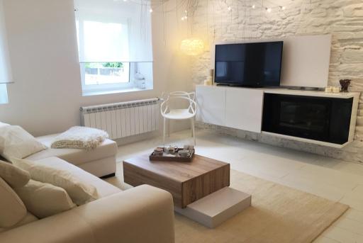 Golden & White Home - Housity