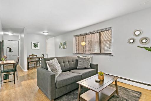 Stunning 1BR Apartment at Center of Lakeview - Oakdale 211 - Housity