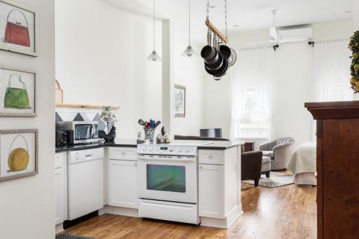 Crate & Cargo Suite 1 - Housity