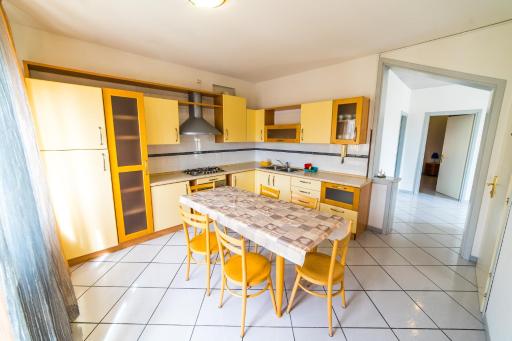 Uliana Top House - Housity