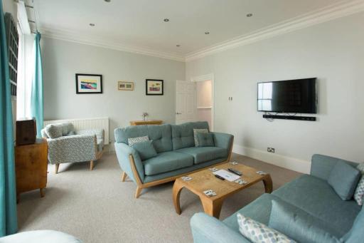Seaside Retreat in North Bay - with parking - Housity