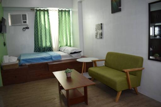 Alabang Condo with Pool and sky lounge - Housity