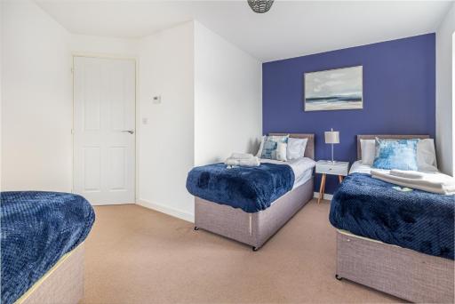 Liberty House - Perfect for Contractors - 2 Off-Road Parking Spaces - Housity
