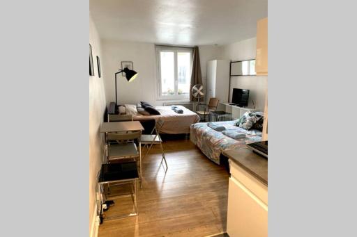 Large, hyper central studio. Historical Paris - Housity