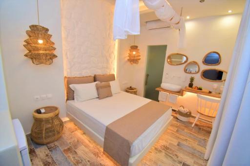 Naxos Petite Studios - Housity