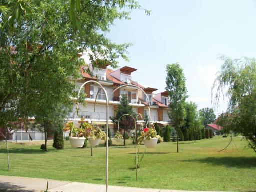 Cserke Napfény Apartman - Housity