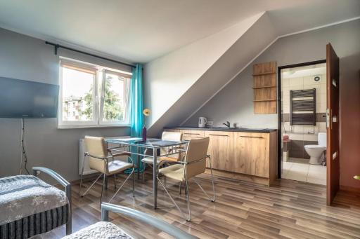 SUNNY GLOW Studio LOQUS - Housity