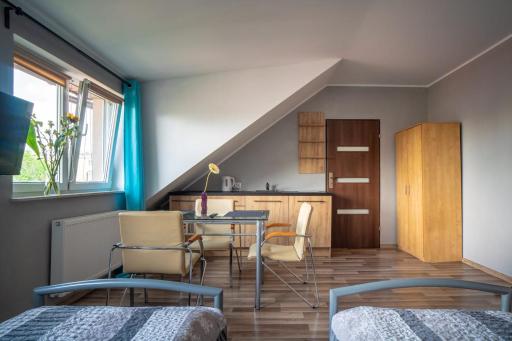SUNNY GLOW Studio LOQUS - Housity