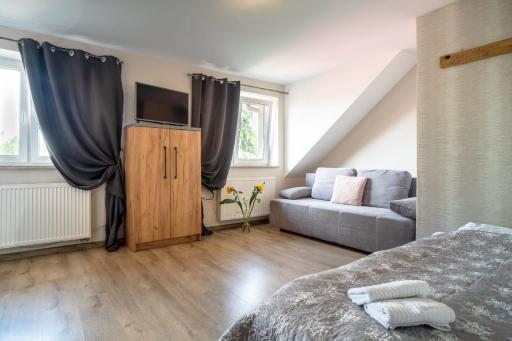LOQUS Apartamenty Studia Pokoje - Housity