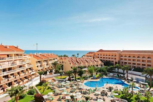 Two bedroom apartment in beachfront complex with pool in Playa de Las Américas. - Housity